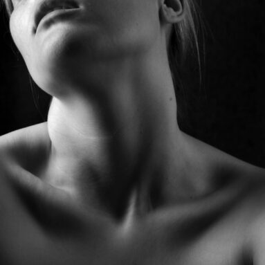 Best Neck Creams & Décolleté Care (2025 Guide)